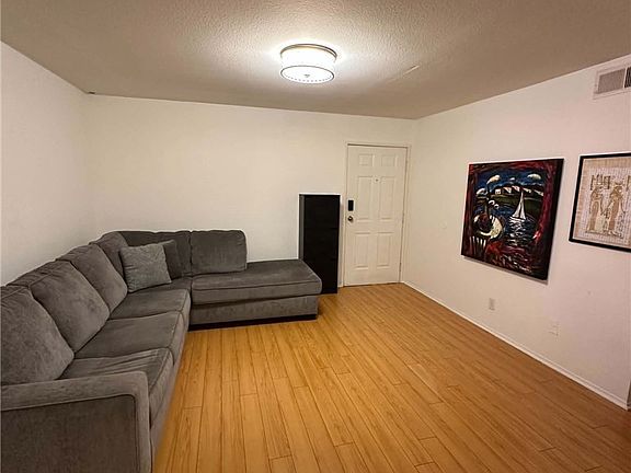 2nd image of 7641 Reseda Blvd