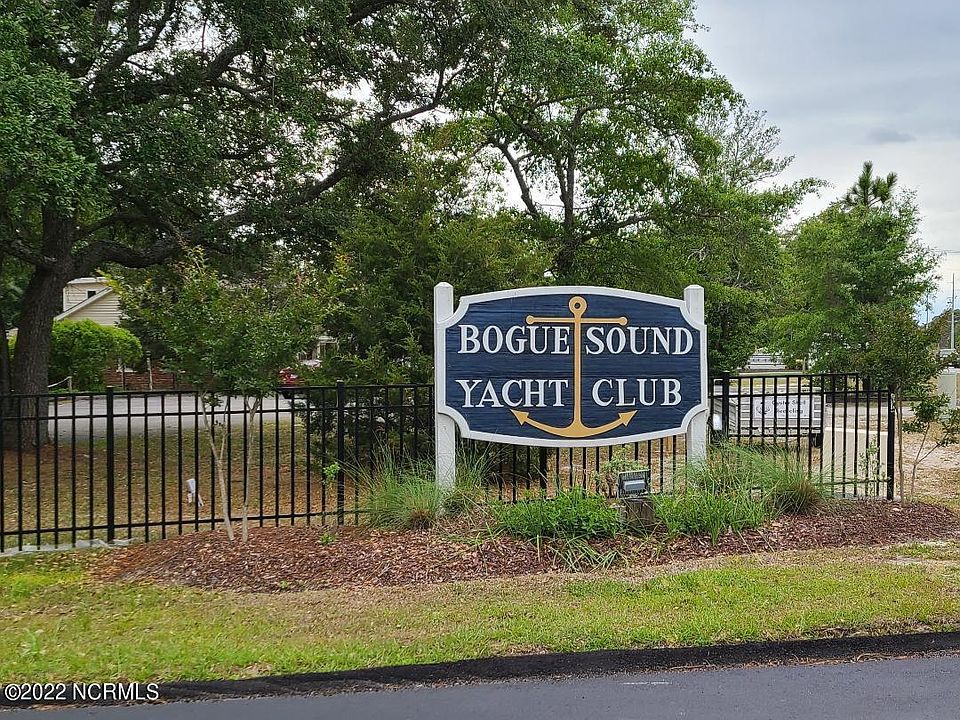 1st image of 145 Yacht Club Dr