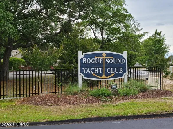 145 Yacht Club Dr, Newport, NC 28570