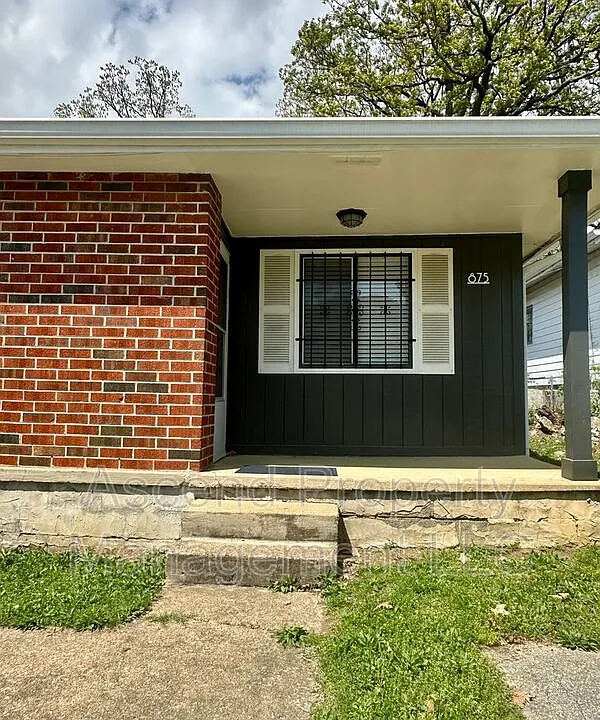 875 N Chamberlain Ave