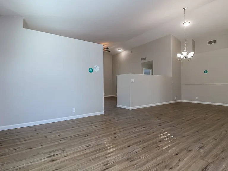 8936 W Fullam St — Photo 5