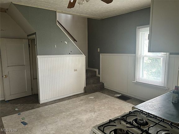 3rd image of 32 Wood Ave