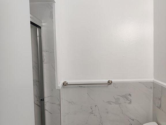 5th image of 6125 171st St Floor 3