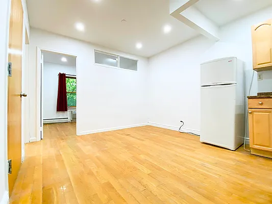 Rented by Bond New York | media 22