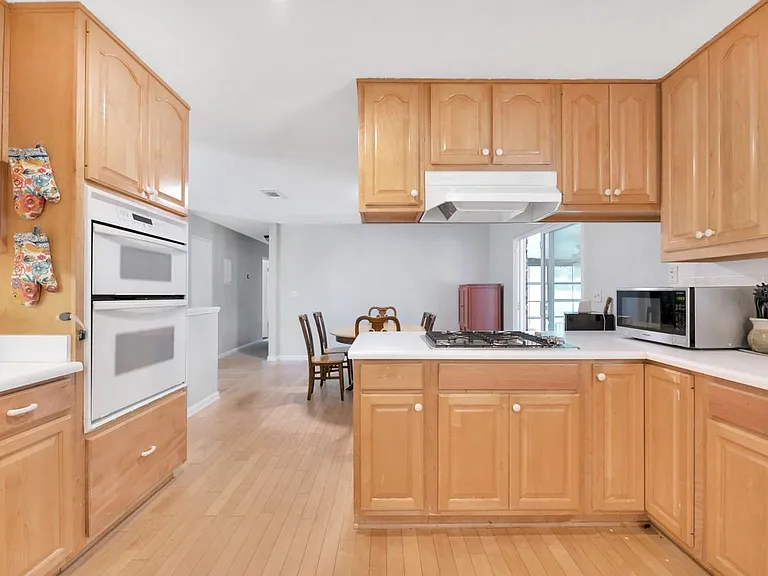 1126 Coral Dr — Photo 10