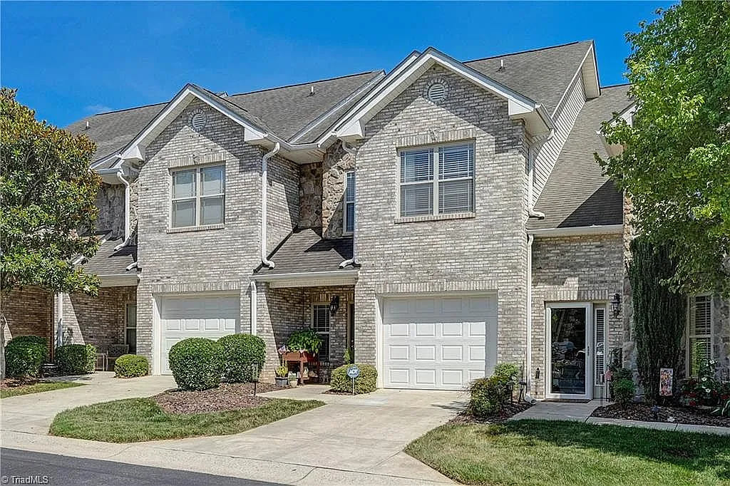 3 bed, 2.5 bath, 1475 sqft, $2,190 — Photo 2
