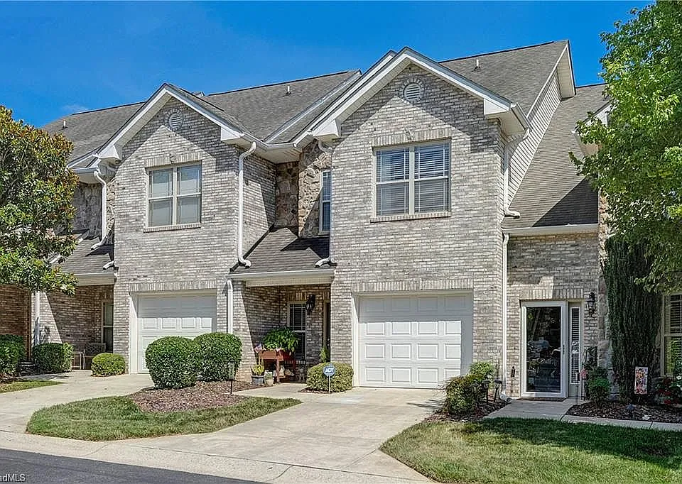 35 Four Farms Cir