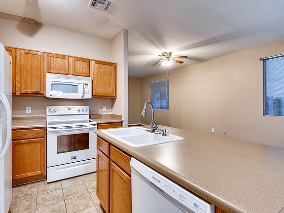 4th image of 1506 E Sheraton Ln