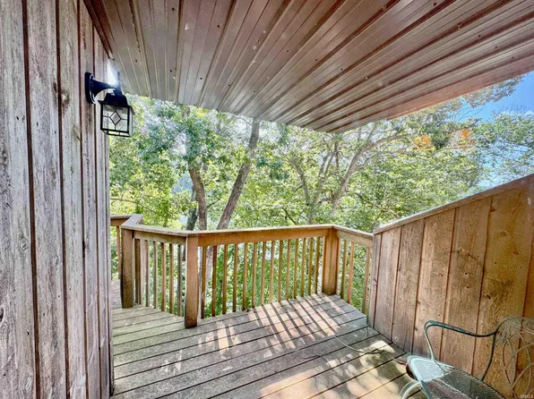9373 S Pointe Lasalles Dr, Bloomington, IN 47401