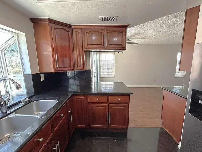 3214 Canary Ct — Photo 3