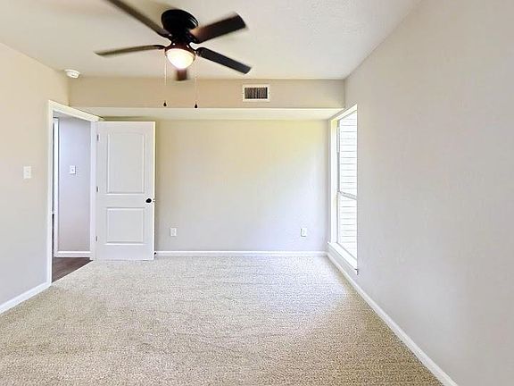4th image of 3298 Colonial Dr