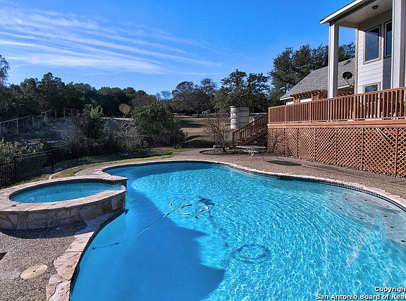 4th image of 101 Lake Spur Dr
