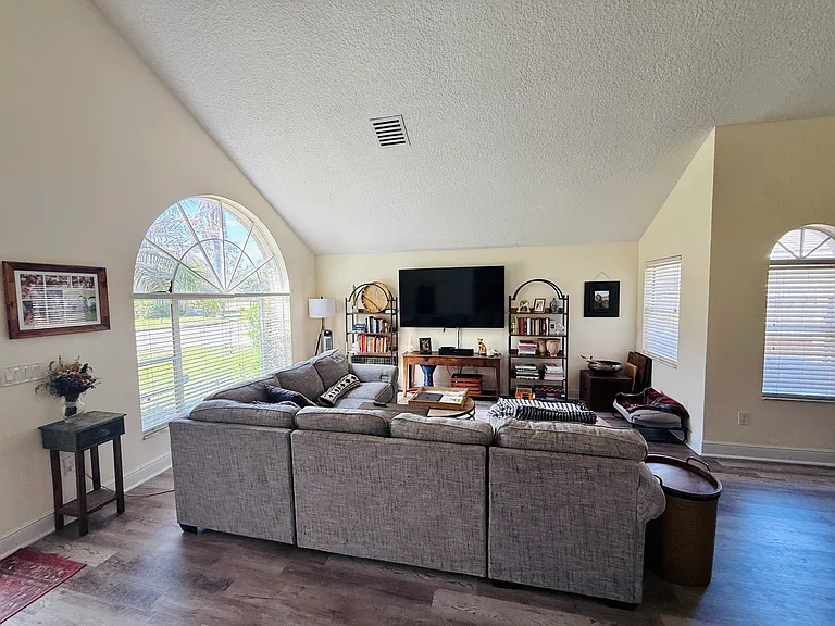 1047 Brielle Ave — Photo 4