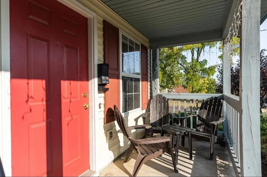 222 N Main St — Photo 2