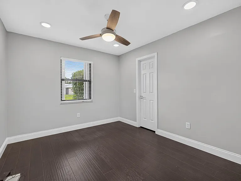 825 SE Starflower Ave — Photo 27
