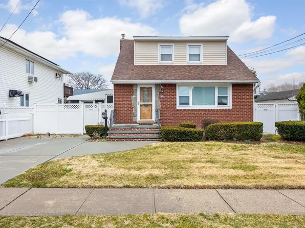 40 Whaley Avenue, Bethpage, NY 11714