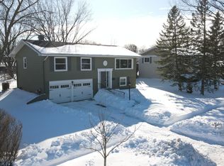 645 Evergreen Ln, Hoffman Estates, IL 60169