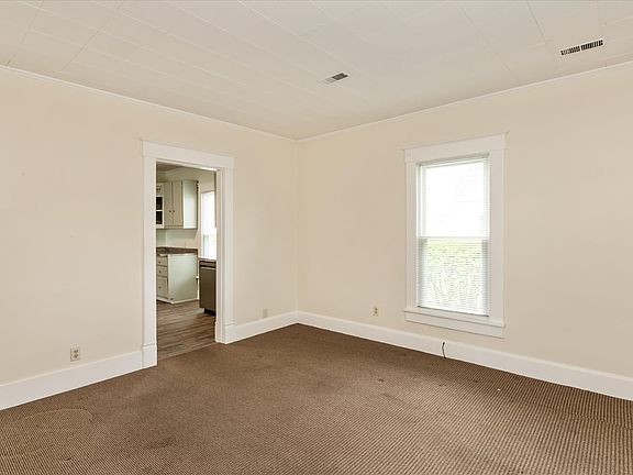 5th image of 70 East St