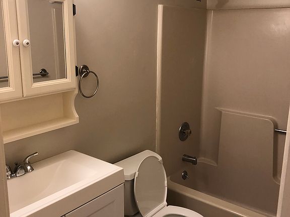 4th image of 206 White Cedar Blvd #206