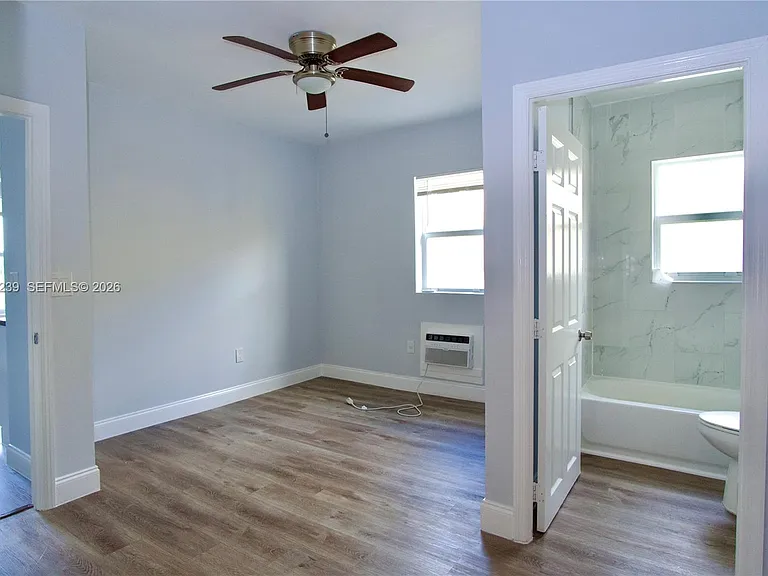 1142 SW 4th St #15 — Photo 1