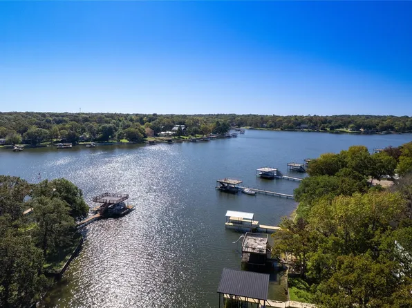 195 Lake Creek Dr, Mabank, TX 75156