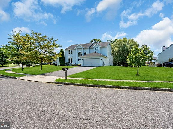5th image of 1055 Huntingdon Dr