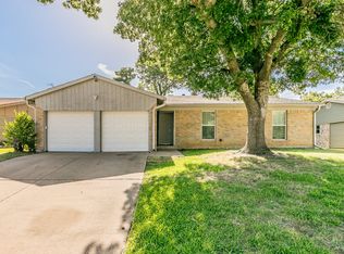 1413 Warren Ln, Fort Worth, TX 76112