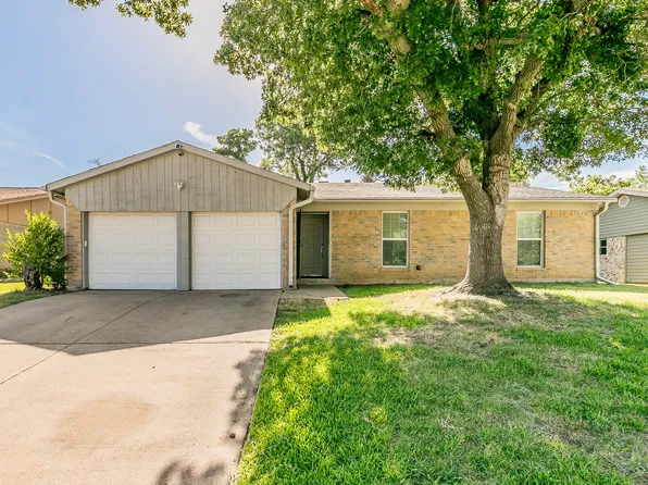 1413 Warren Ln, Fort Worth, TX 76112