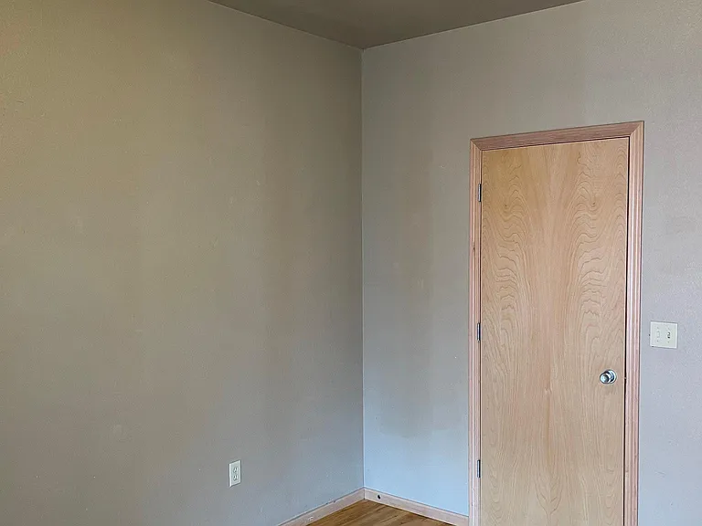 551 S Linn St #12 — Photo 8