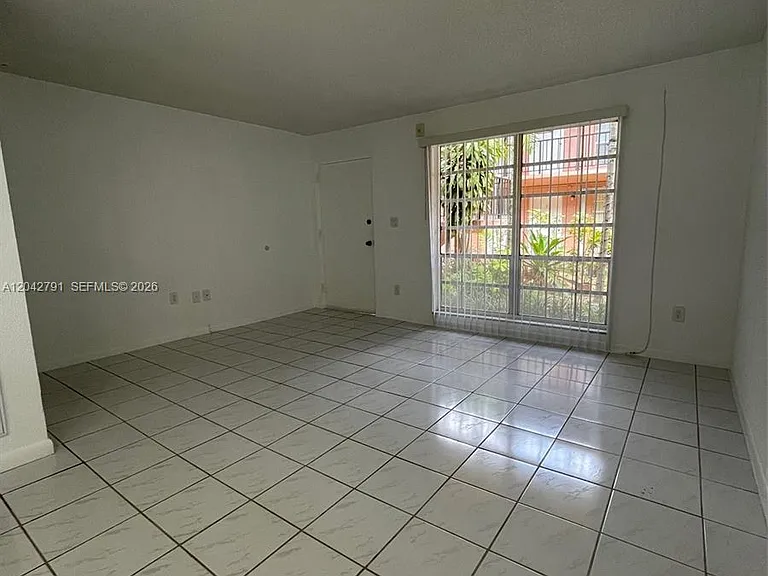10832 SW 88th St #U13 — Photo 2