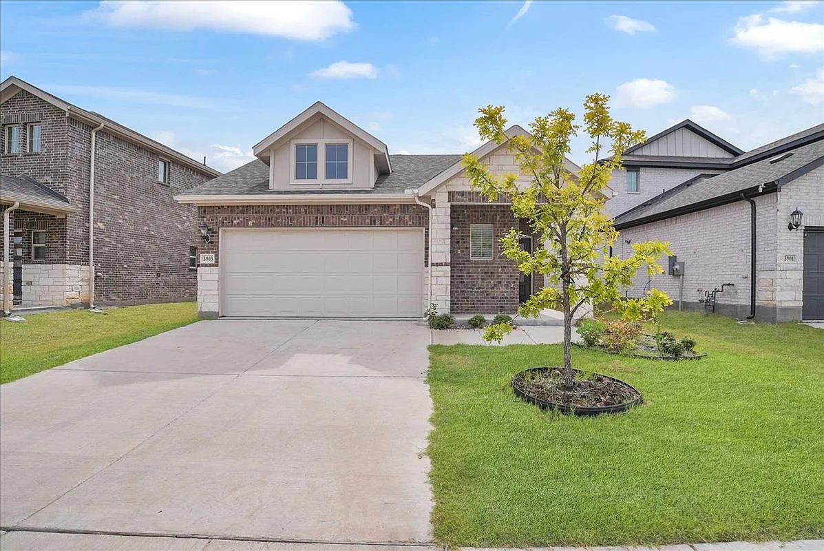 3 bed, 2.0 bath, 1551 sqft, $2,000 — Photo 1