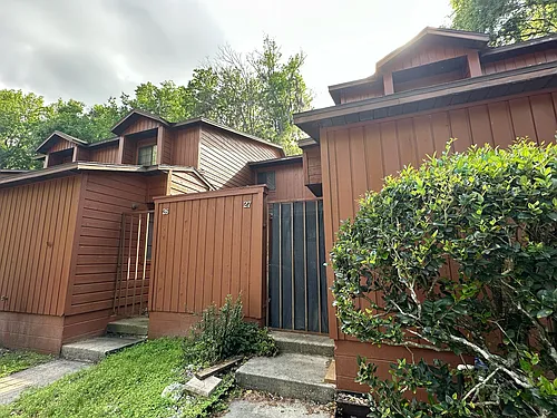 900 SW 62nd Blvd Photo 1