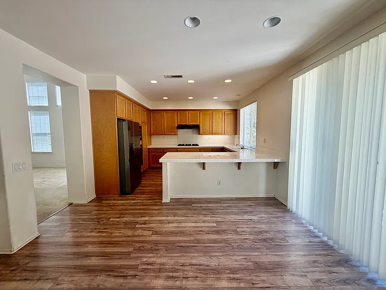 2737 Stonecutter St — Photo 5