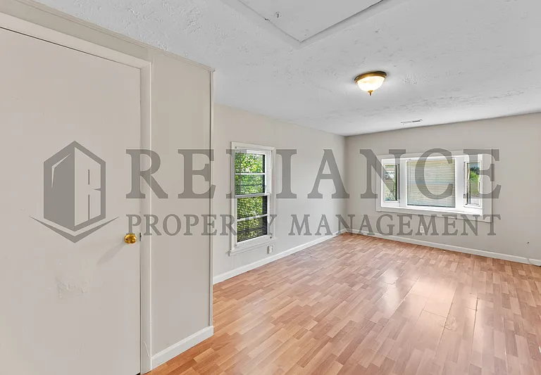 2237 N Erie Ave — Photo 11