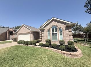 2749 Crystal Glenn Cir, Hurst, TX 76054