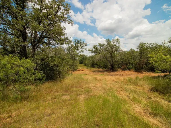 9057 Sycamore Shade Ln, Seguin, TX 78155