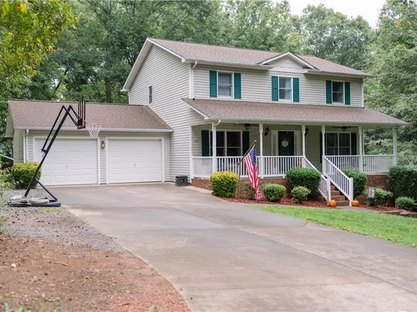 401 Raven Oak Dr, Wilkesboro, NC 28697