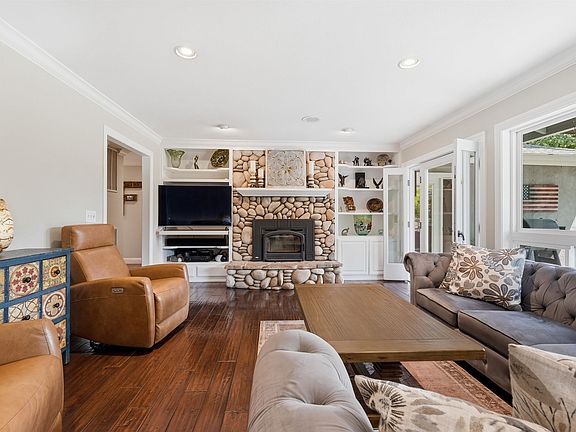 3rd image of 21435 Wilcox Rd
