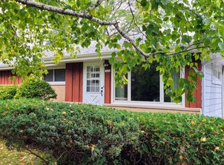 1426 W Homestead Trl, Mequon, WI 53092