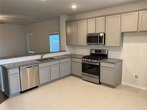 4th image of 136 Biscayne Dr