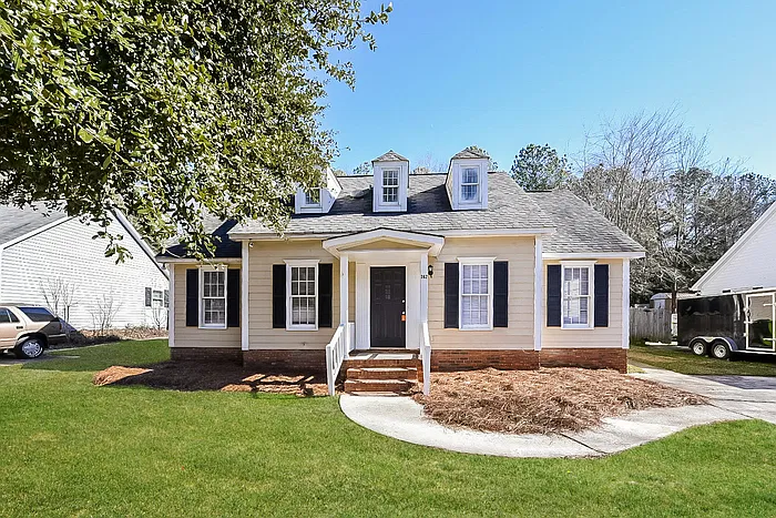 4 bed, 2.0 bath, 1459 sqft, $1,645 — Photo 1