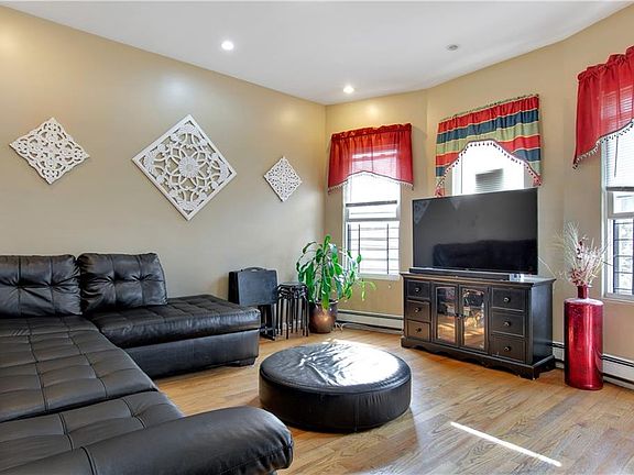 3rd image of 611 Baker Ave