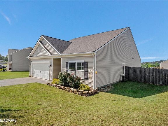 3rd image of 175 Gail Ln