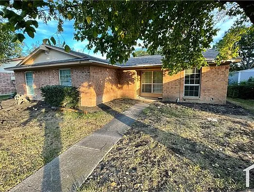 738 E Oates Rd — Photo 1