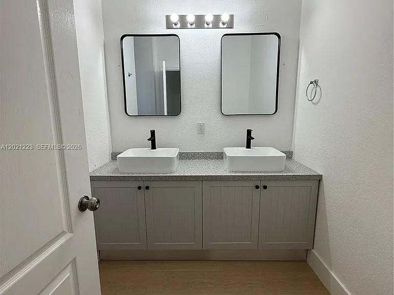 1247 NE 23rd Ave — Photo 16