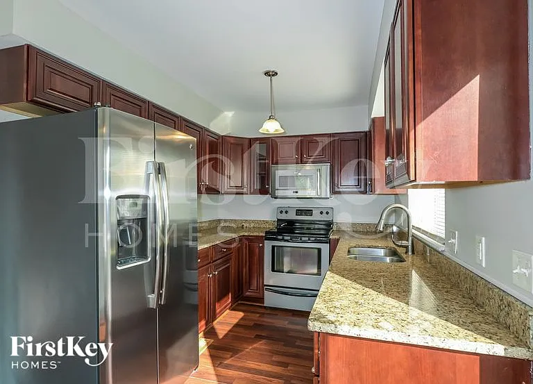 611 Lakewood Dr — Photo 9
