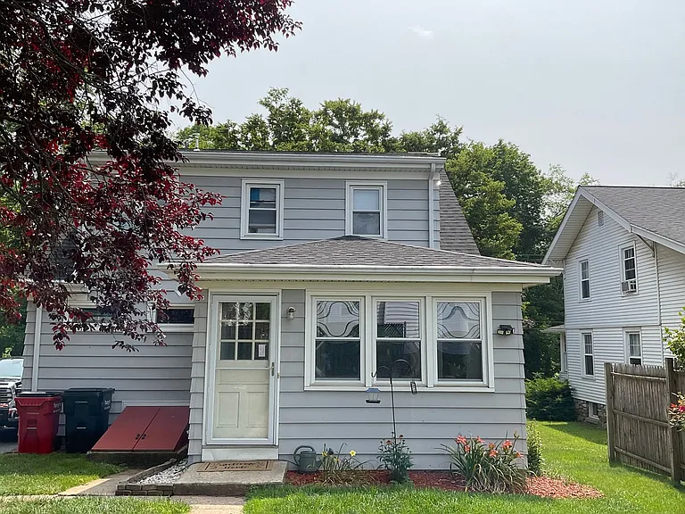 278 N Elm St — Photo 25