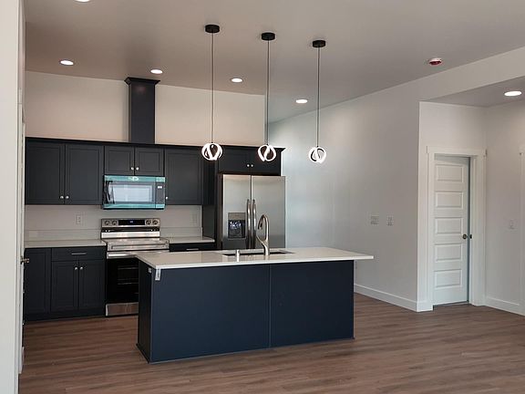 4th image of 607 Ruby Ct
