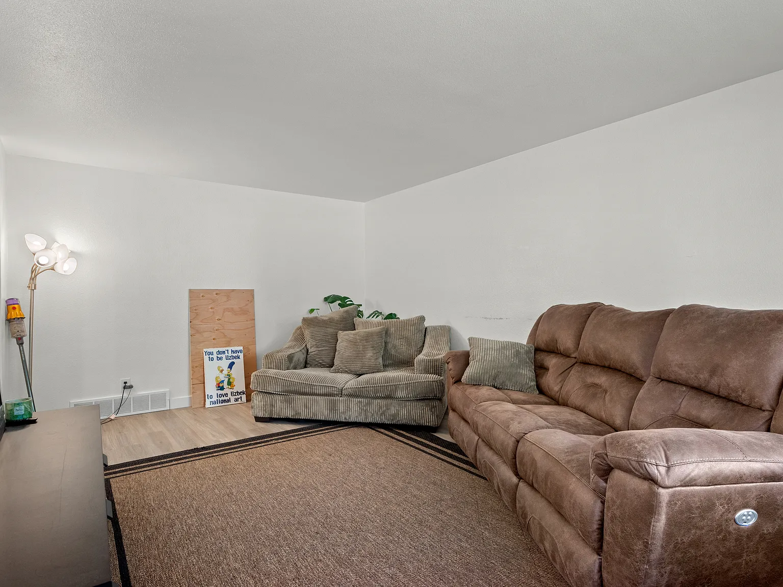 6 bed, 1150 sqft, $549 — Photo 2