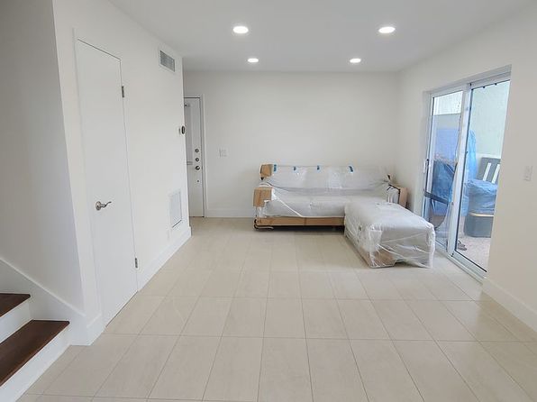 8921 NW 28th Dr APT E